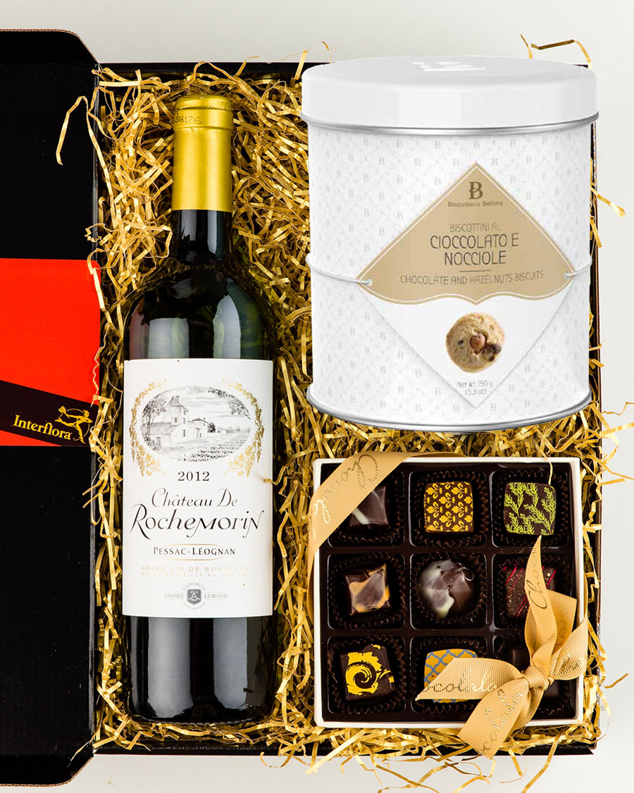 Белое вино Rochemorin Blanc, шоколад и печенье для гурманов