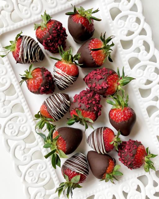 Tume Choco Chanel – maasikad tumedas šokolaadis