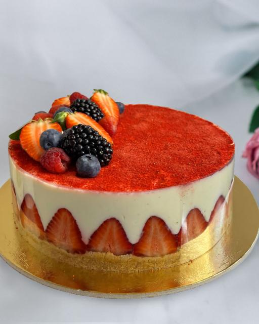 Vanillikreemi tort maasikatega