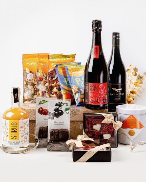 Luxurious gift box with Eagle’s Nest Merlot, cherry-maple sparkling drink and ginger Shrub 