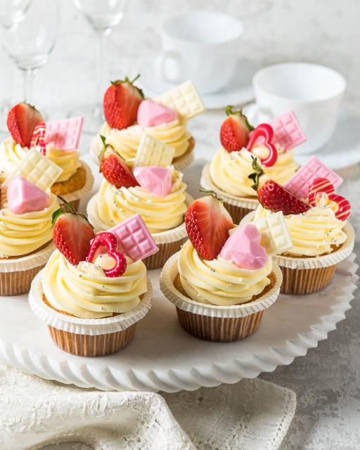 Luxurious cupcakes – passionate raspberry and white chocolate