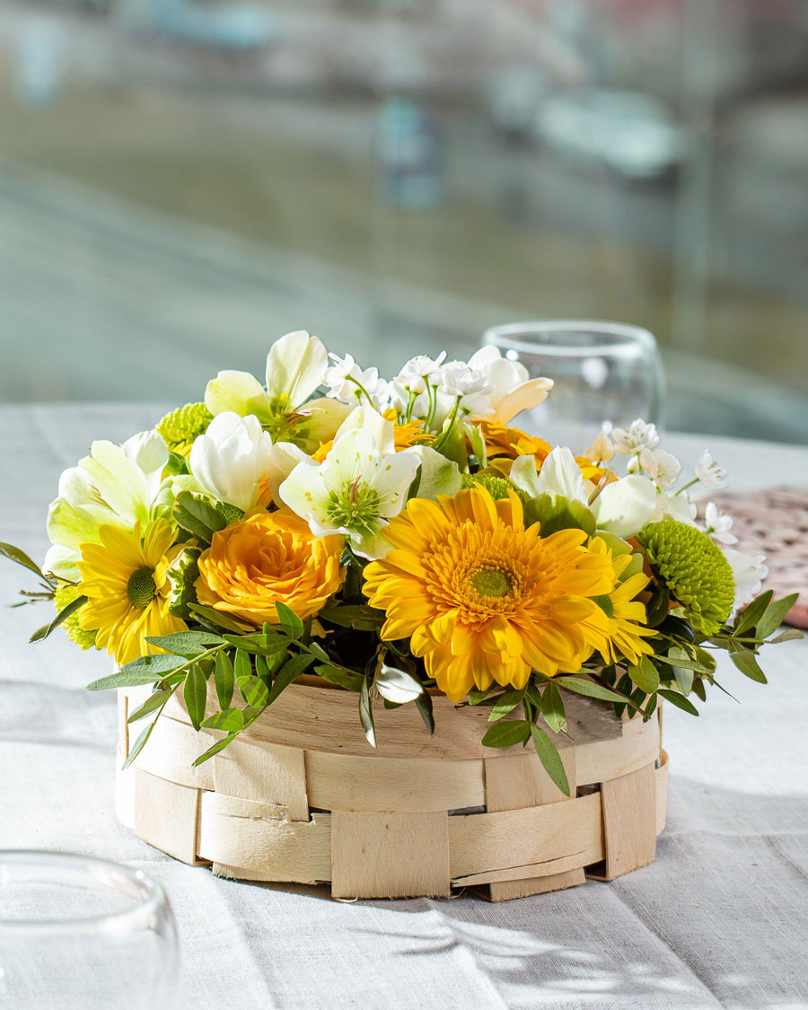 Sparkle of Joy | Flower arrangements | Interflora Eesti. Flower Delivery