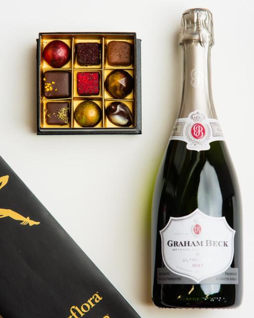 Graham Beck Ultra Brut vahuvein ja Chocolala käsitöökommid