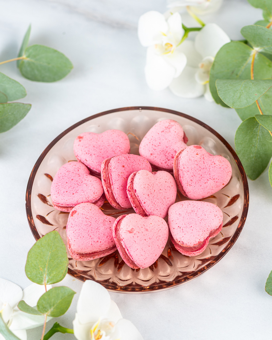 Südamekujulised makroonid